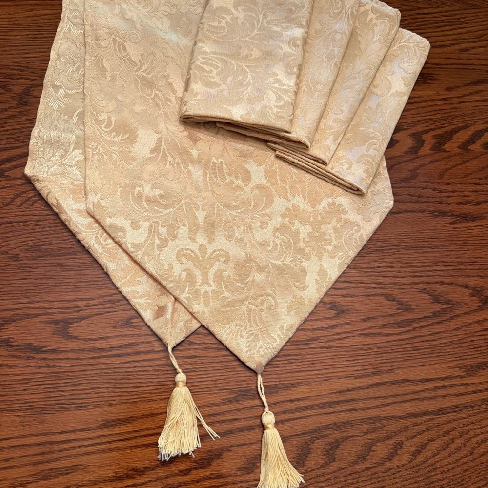 Elegant Gold Damask Table Runner and 4 Napkins